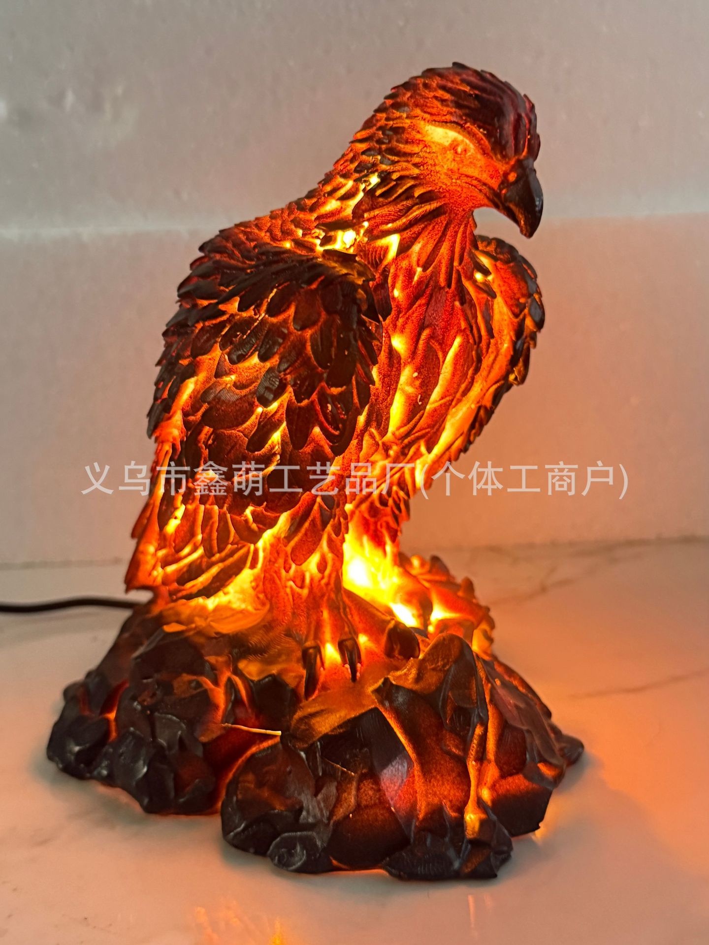 LED-verlichte smeltende adelaa - Resin Art Lamp recensie en prijs